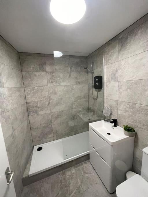 Modern 2 Bedroom City Apartment Glasgow Exterior foto